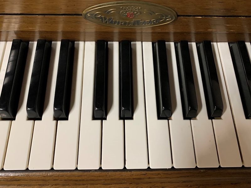 Jim's Music - Used Wurlitzer model 2760