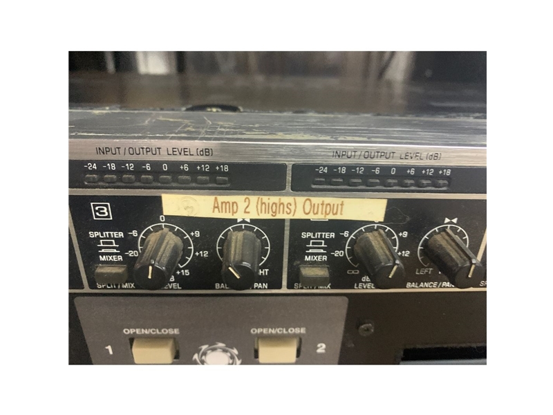 Jim's Music - Behringer Ultralink Pro MX882-Channel Mixer/Splitter